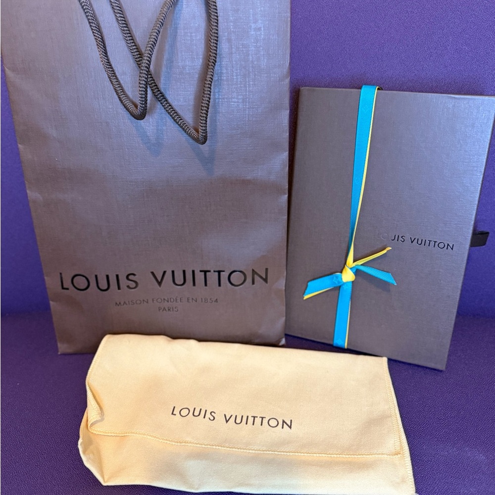 Louis Vuitton Gift Set Wallet box.